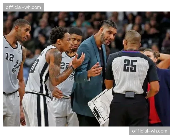 特写:赛后更衣室,维克托·文班亚马与蒂姆·邓肯的师徒交谈